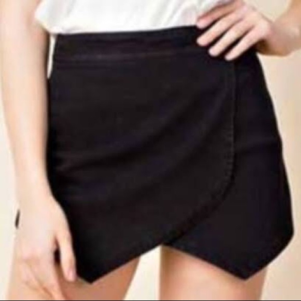 NWOT Honey Belle Black Denim Skort